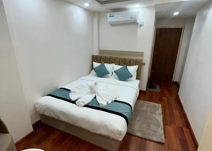 Yuvan Hotel *